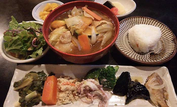 吉富町グルメマップ 俥茶屋のだんご汁定食