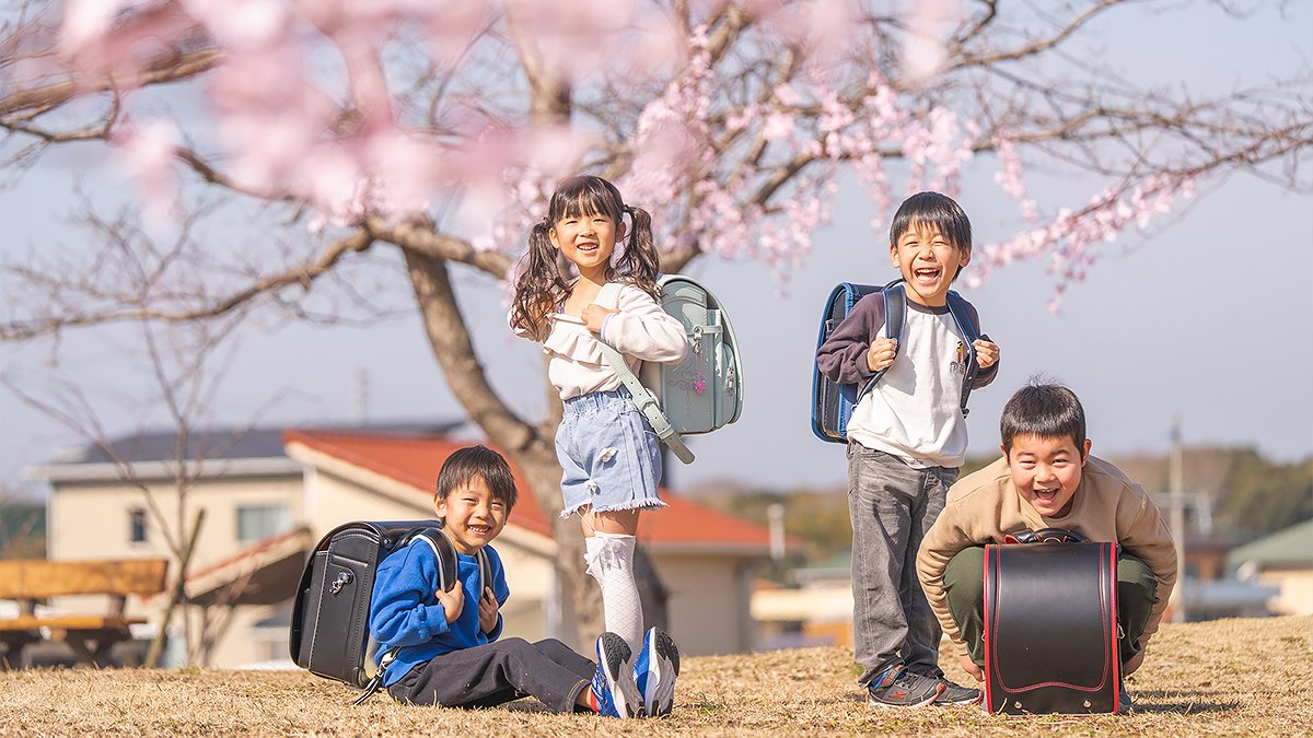 桜と子どもたち