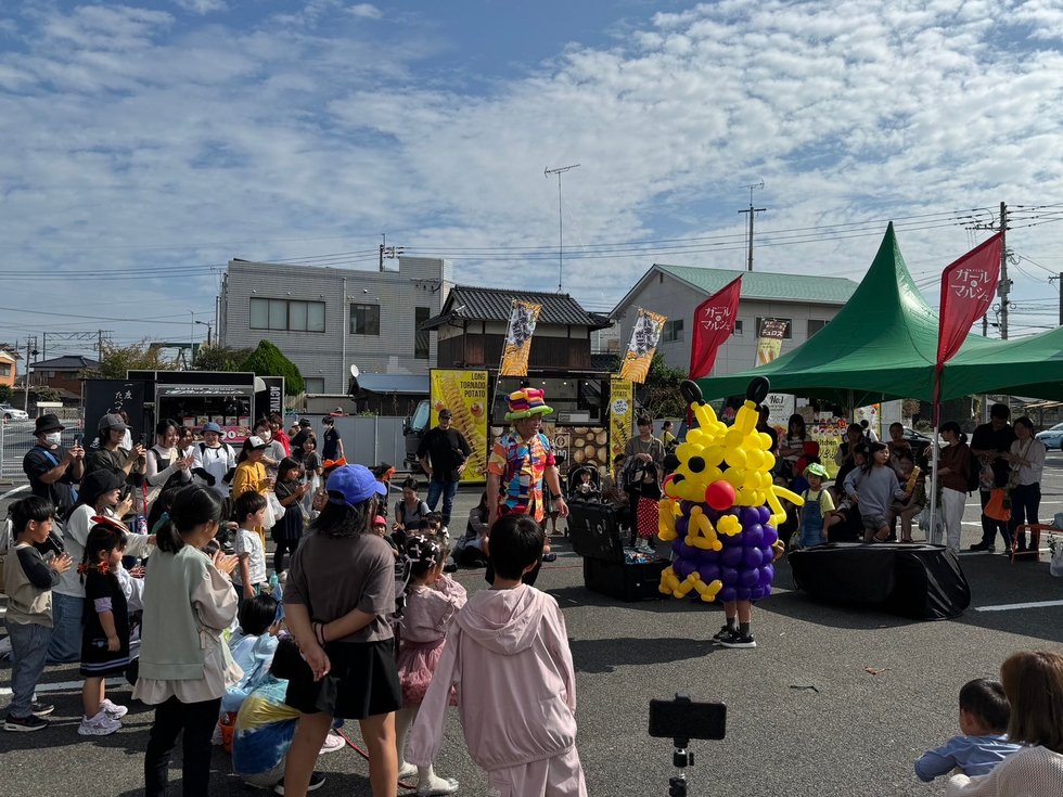 バルーンで巨大ピカチュウ!! マルシェ