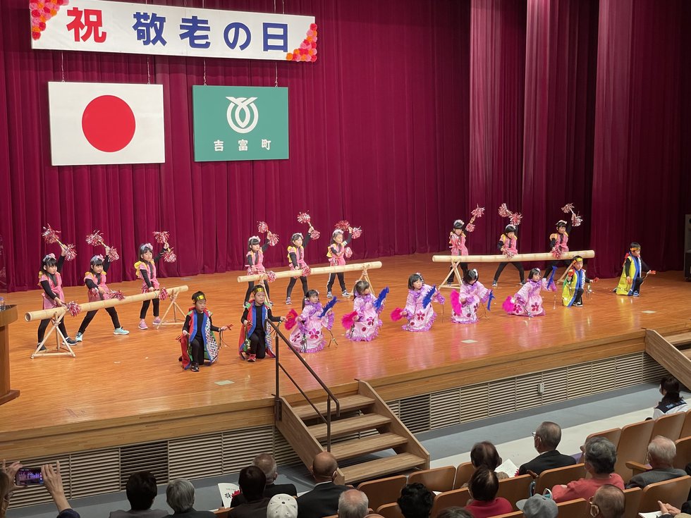 園児による竹太鼓の演奏