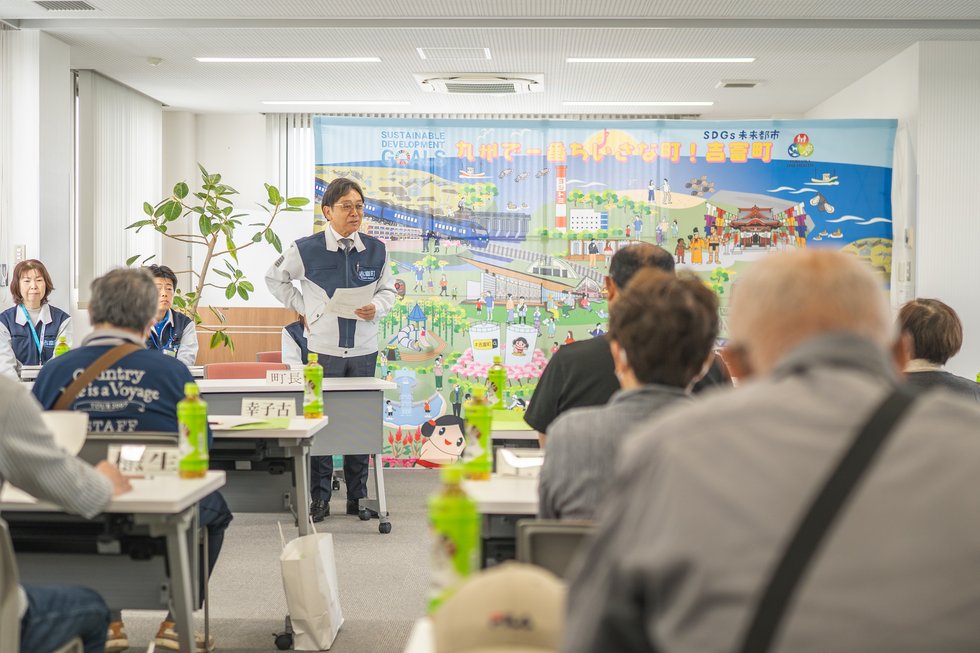生産組合長会にて町長が挨拶している様子