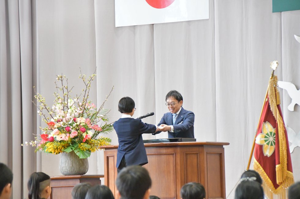 卒業記念品授与